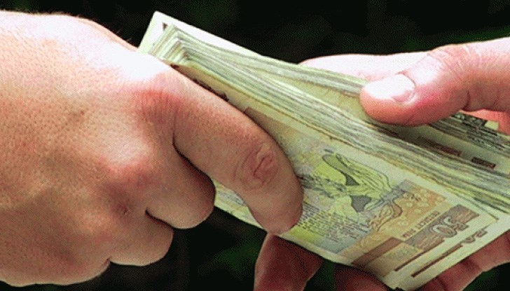 Измамници обикалят входове и се представят за касиери Измамници обикалят входове и се представят за касиери