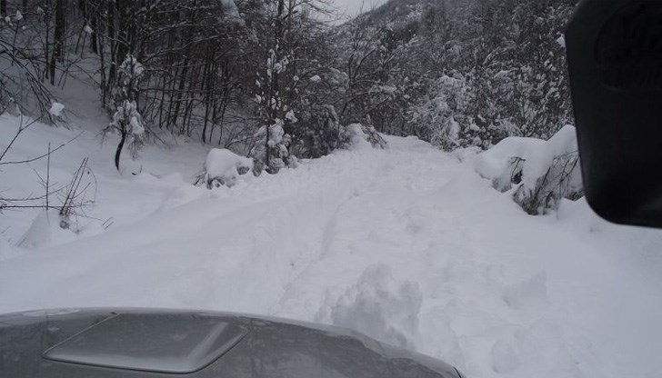 Около 3 хиляди снегорина почистват републиканската пътна мрежа