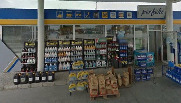 Водачката не могла да спре и попиляла стелажите