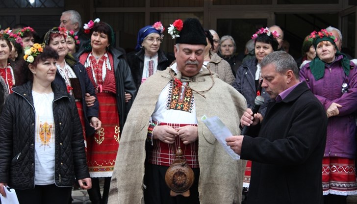 Ритуално зарязване на лозите в село Пиргово
