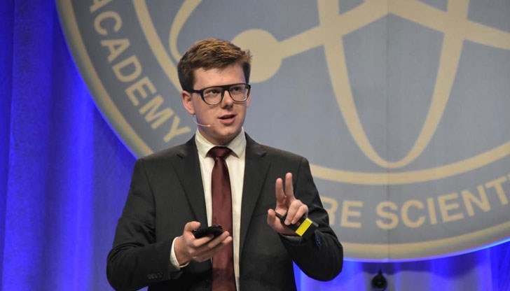 Малко хора могат да се похвалят, че на 19-годишна възраст са станали милионери Малко хора могат да се похвалят, че на 19-годишна възраст са станали милионери