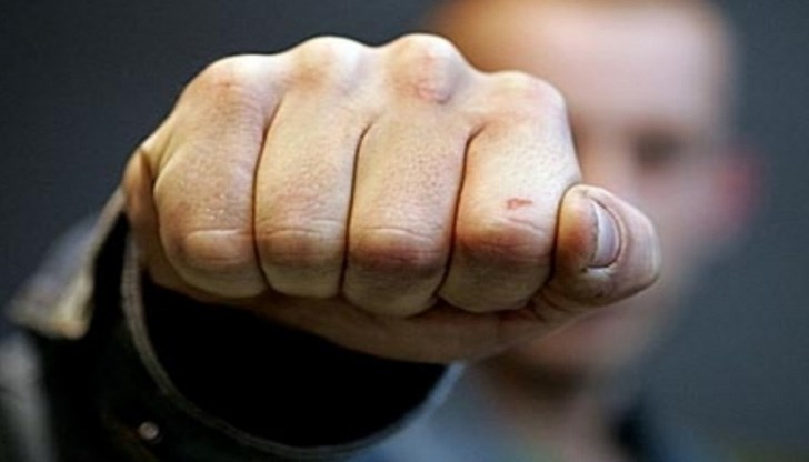 Пострадалата е с множество травми, включително и от нож Пострадалата е с множество травми, включително и от нож