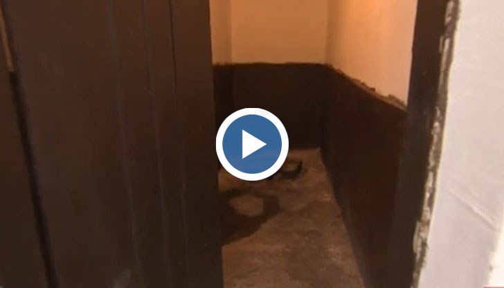 В Градежница има само външна тоалетна