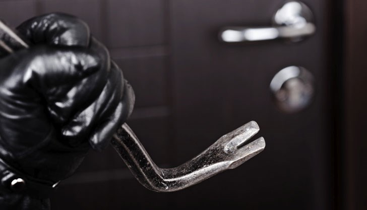 Полицията е започнала разследване по три сигнала за кражби от жилища в гр. Русе и гр. Две могили Полицията е започнала разследване по три сигнала за кражби от жилища в гр. Русе и гр. Две могили