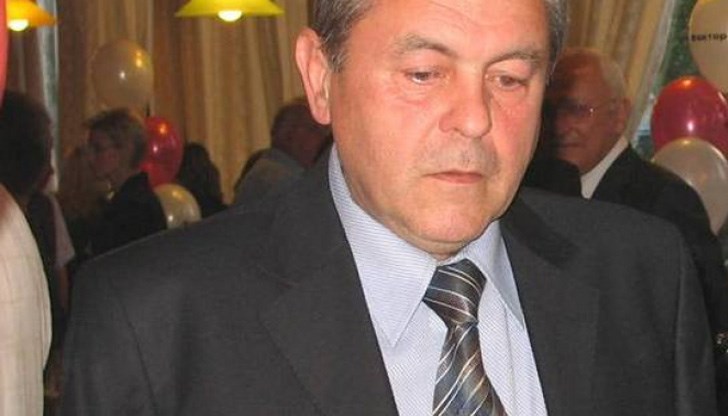 Ингилизов е бивш главен редактор на „Черноморски фар“