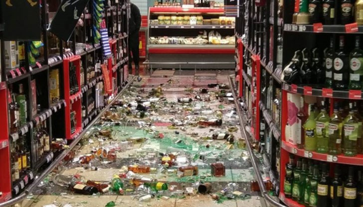 40-годишен мъж е нахлул в магазина и е започнал да троши наред 40-годишен мъж е нахлул в магазина и е започнал да троши наред