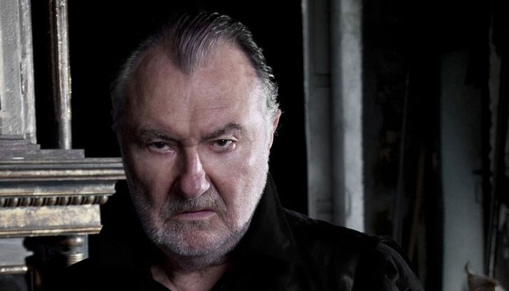 Това е моят малък протест за всичко онова, което става и не се случва в театъра!, каза още обичаният от поколения българи актьор