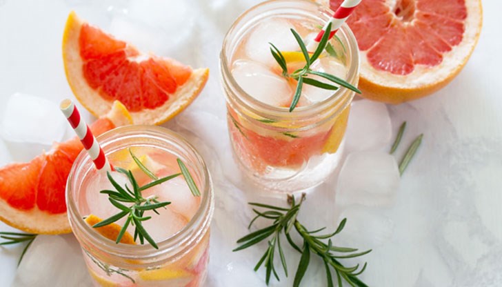 Всички знаем колко освежаващи и тонизиращи са плодовите води Всички знаем колко освежаващи и тонизиращи са плодовите води