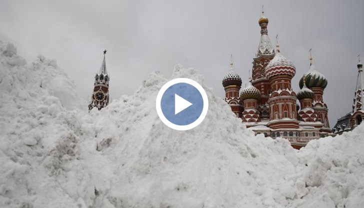 Русия е в "снежна прегръдка". Има загинал и повече от 20 ранени.