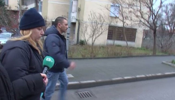 Тя отрича да е упражнявала насилие