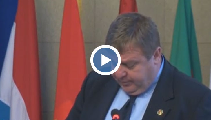 Красимир Каракачанов предлага военната подготовка да бъде между 6 и 12 месеца