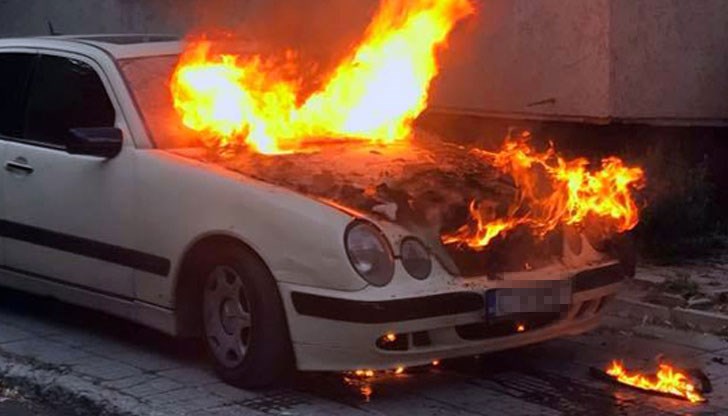 Сигнал за запален автомобил в района на бензиностанция / Снимката е илюстративна