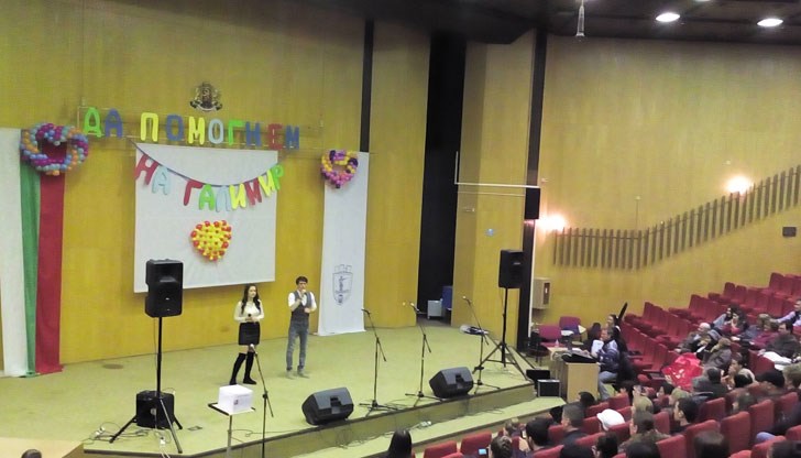 Благотворителен концерт събра куп звезди на сцената в помощ на русенеца