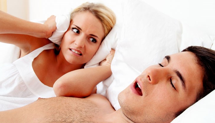 Счита се, че най-склонни към хъркане са хората, които обичайно спят по гръб Счита се, че най-склонни към хъркане са хората, които обичайно спят по гръб