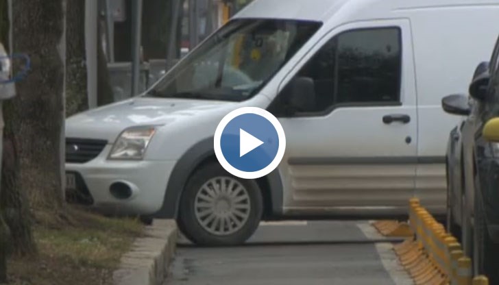 В Закона за движение по пътищата няма текст, според който шофьорите на автомобили, паркирали на велоалея, да бъдат санкционирани