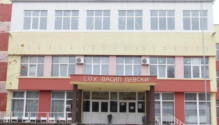 Учебника показва историята, която сме учили реална и истинска