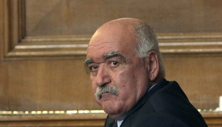 Според министър Кирил Ананиев директорът на здравната каса е постъпил некоректно Според министър Кирил Ананиев директорът на здравната каса е постъпил некоректно