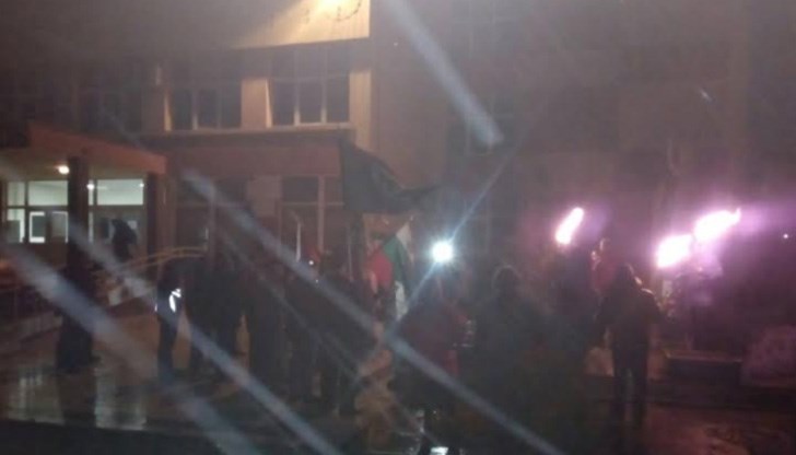 Със запалени факли и развети знамена националистите отбелязаха годишнината от гибелта на Левски