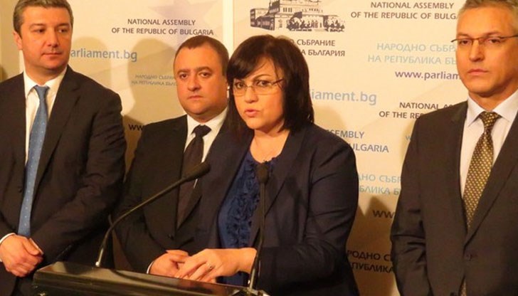 Депутати начело с лидера на партията Корнелия Нинова дадоха брифинг в Народното събрание