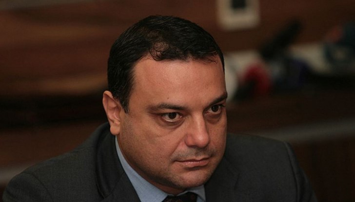 Eдин баща попадна под прицела на хорската злоба, завист или глупост, както искате го наречете... Eдин баща попадна под прицела на хорската злоба, завист или глупост, както искате го наречете...