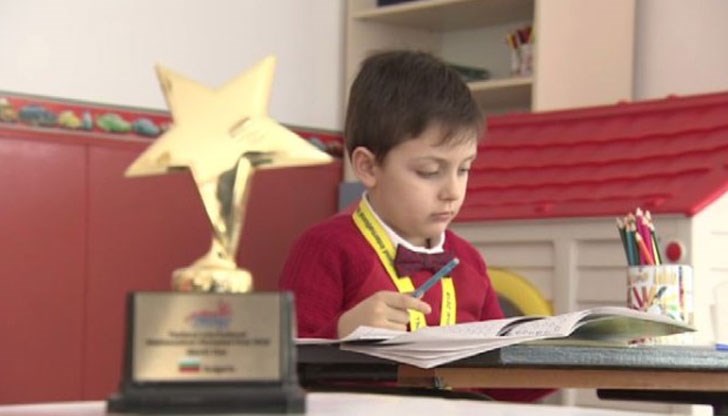 Явява се на състезания от 4-годишен Явява се на състезания от 4-годишен