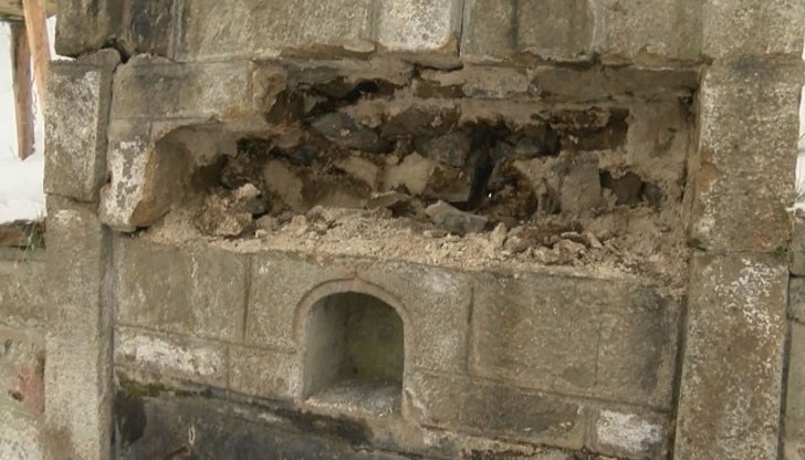 Чешмата захранва с вода цяло село в Габровско Чешмата захранва с вода цяло село в Габровско