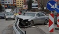 Мерцедес се наниза на мантинела в София