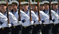 Военноморските сили търсят 75 матроси