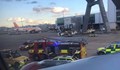 Самолет прегази работник на летище „Гетуик“