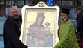 С камбанен звън посрещнахме чудотворната икона на „Света Богородица" в Русе