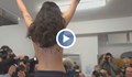 Активистка оголи гърдите си пред Берлускони