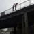 Тийнейджъри предизвикват съдбата на моста над булевард "Липник"