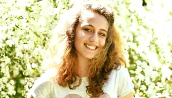 14-годишното момиче се бори с тежко заболяване 14-годишното момиче се бори с тежко заболяване