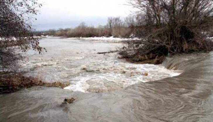 Движението по път III-9901 Ахтопол – Синеморец е ограничено за леки автомобили заради наводнението Движението по път III-9901 Ахтопол – Синеморец е ограничено за леки автомобили заради наводнението
