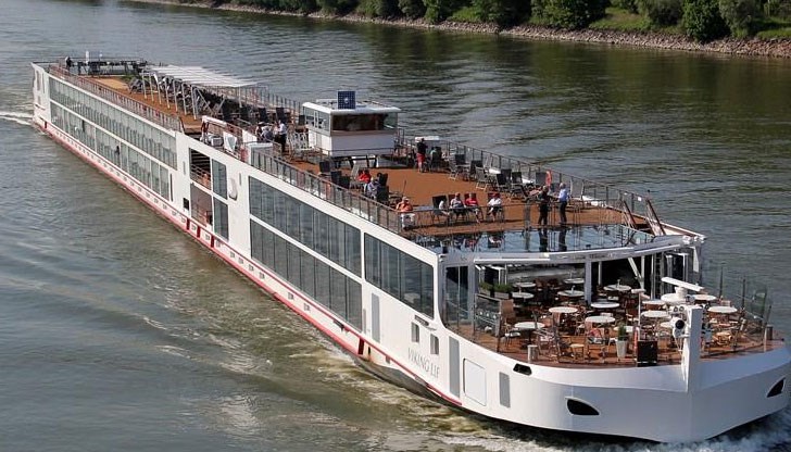 На борда на „Viking Lif“ има 180 туристи, които пътуват по маршрута Будапеща – Гюргево