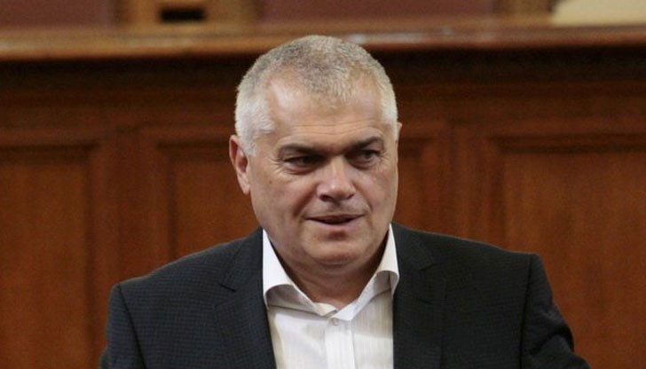 Той ще бъде наказан с неповишаване в следващо звание Той ще бъде наказан с неповишаване в следващо звание