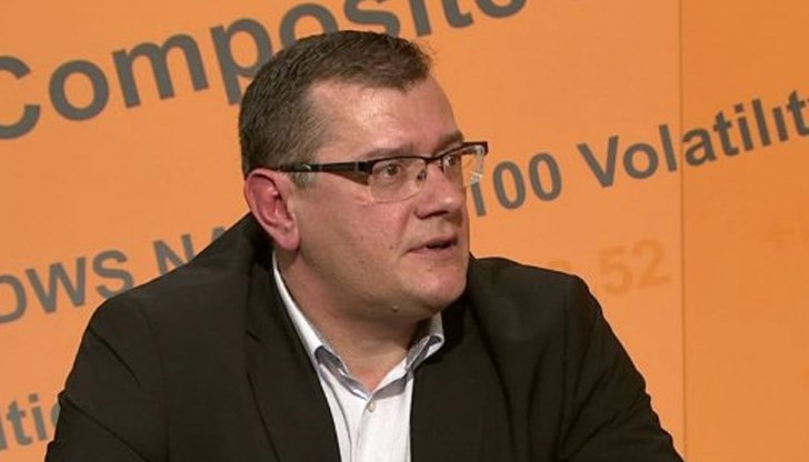 Стремиш се да повикаш по-добри учители и им плащаш по-висока заплата