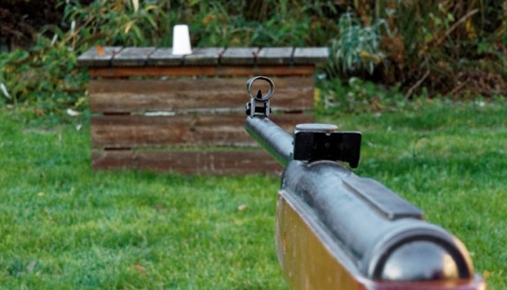 Множество пенсионери вече имат оръжие, с което спокойно могат да убият човек Множество пенсионери вече имат оръжие, с което спокойно могат да убият човек