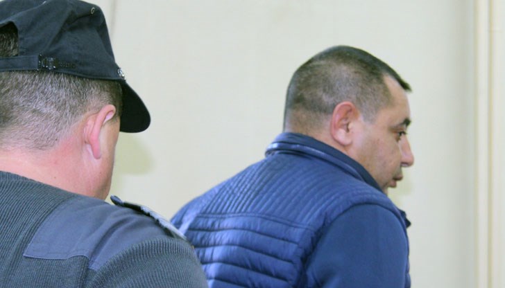 „Куриерът“, който признал че получава 10 процента от пренасяната сума издал мястото и часа на предстоящата среща с „работодателите“ си, след което последвало устройването на капан при изхода на Русе „Куриерът“, който признал че получава 10 процента от пренасяната сума издал мястото и часа на предстоящата среща с „работодателите“ си, след което последвало устройването на капан при изхода на Русе