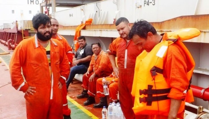 Моряците от моторен кораб "Средна гора" получили сигнал за бедствие от мексикански снабдителен кораб