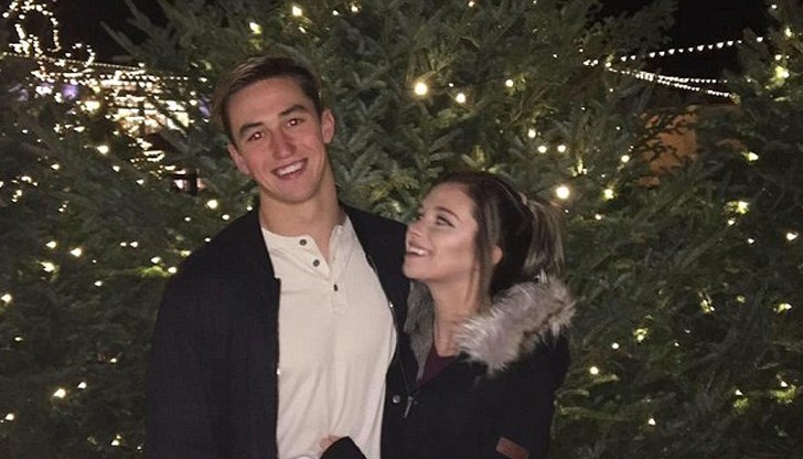 Русокосата красавица счупила носа на гаджето си с юмрук