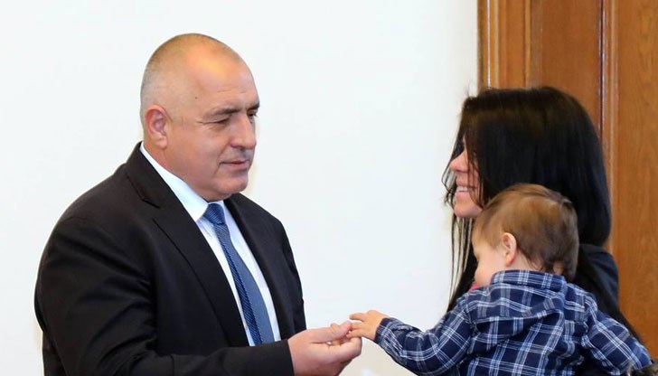 Премиерът получи награда от фондация "Искам бебе"