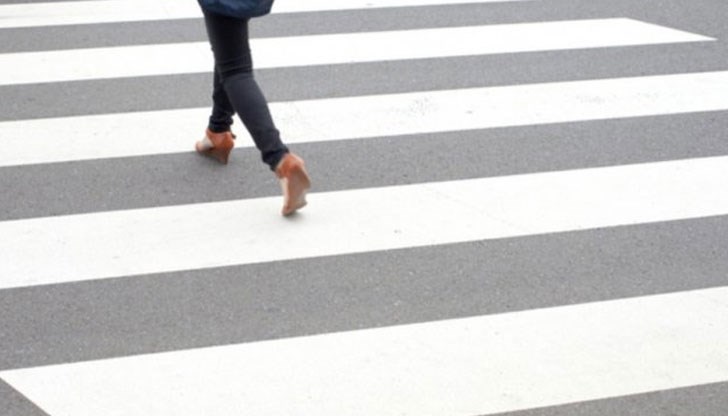 Шофьорът е получил юмруци в лицето и избит зъб, защото спрял на пешеходна пътека Шофьорът е получил юмруци в лицето и избит зъб, защото спрял на пешеходна пътека