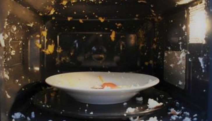 Има някои храни, които в никакъв случай не трябва да се претоплят в нея