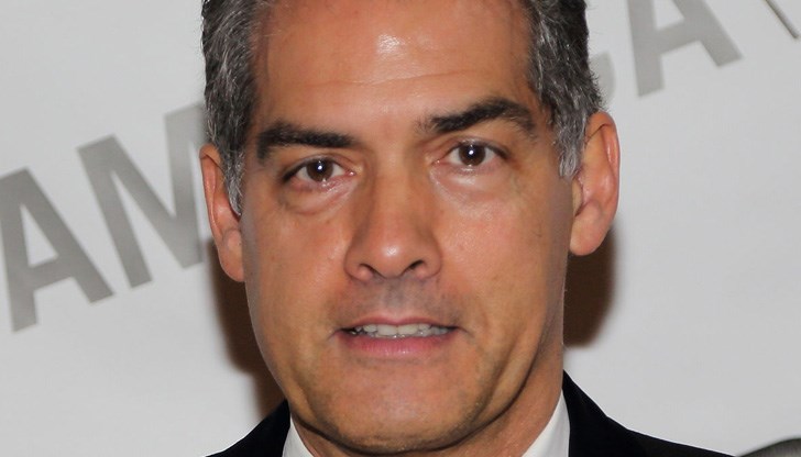 Кер е написал поредицата книги "Бърни Гюнтер" Кер е написал поредицата книги "Бърни Гюнтер"