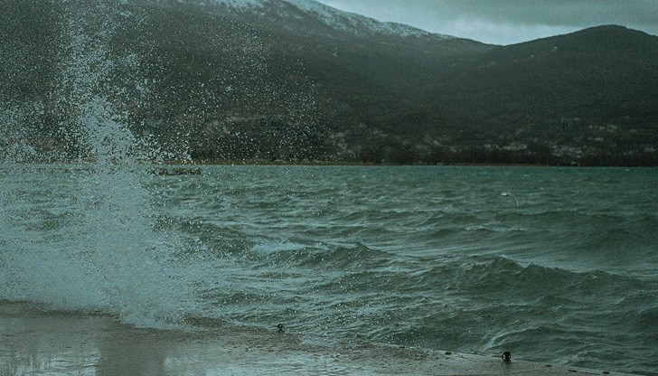 Вятър с 90 км/час направи поразии, като че ли е паднала бомба Вятър с 90 км/час направи поразии, като че ли е паднала бомба