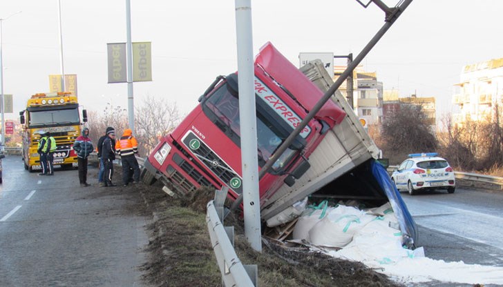 Към момента пътят в посока „Дунав мост“ е освободен. Към момента пътят в посока „Дунав мост“ е освободен.