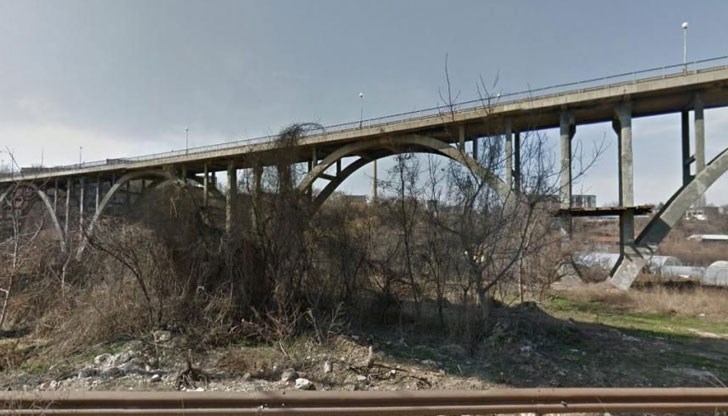 Дъговият мост бе обявен за опасен преди близо година Дъговият мост бе обявен за опасен преди близо година