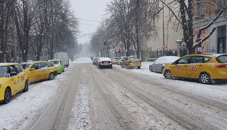 Шофьорите да карат вниматено, защото улиците за заледени