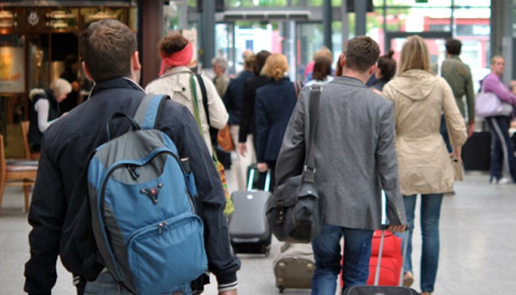 Българите, които живеят в чужбина, са колкото за още една България Българите, които живеят в чужбина, са колкото за още една България